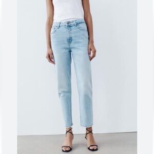 Zara Light Wash High Rise Blue Ankle Cropped Mom Denim Jeans Women’s Size 6